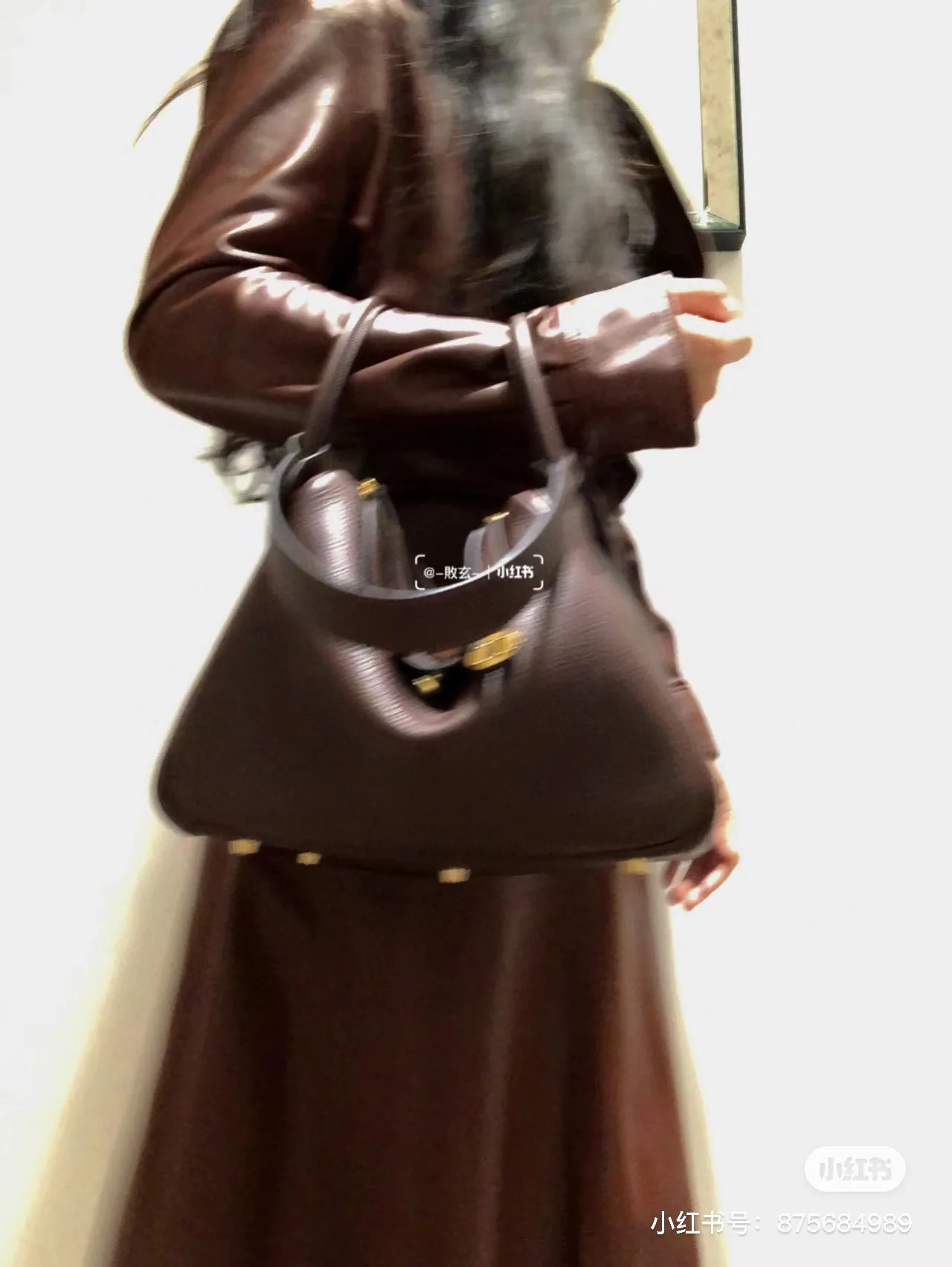Lindy Top-Handle Bag D43017813