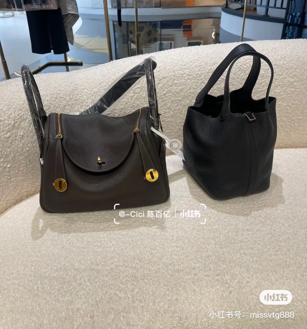 Lindy Top-Handle Bag D43017813 — view 3