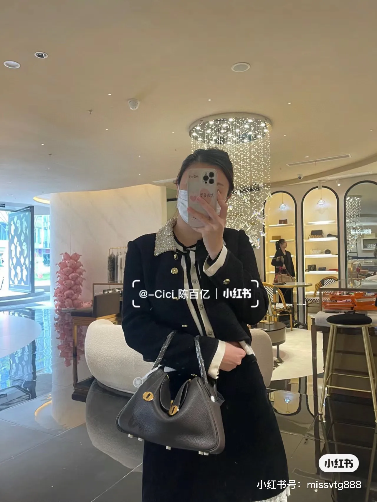 Lindy Top-Handle Bag D43017813 — view 5