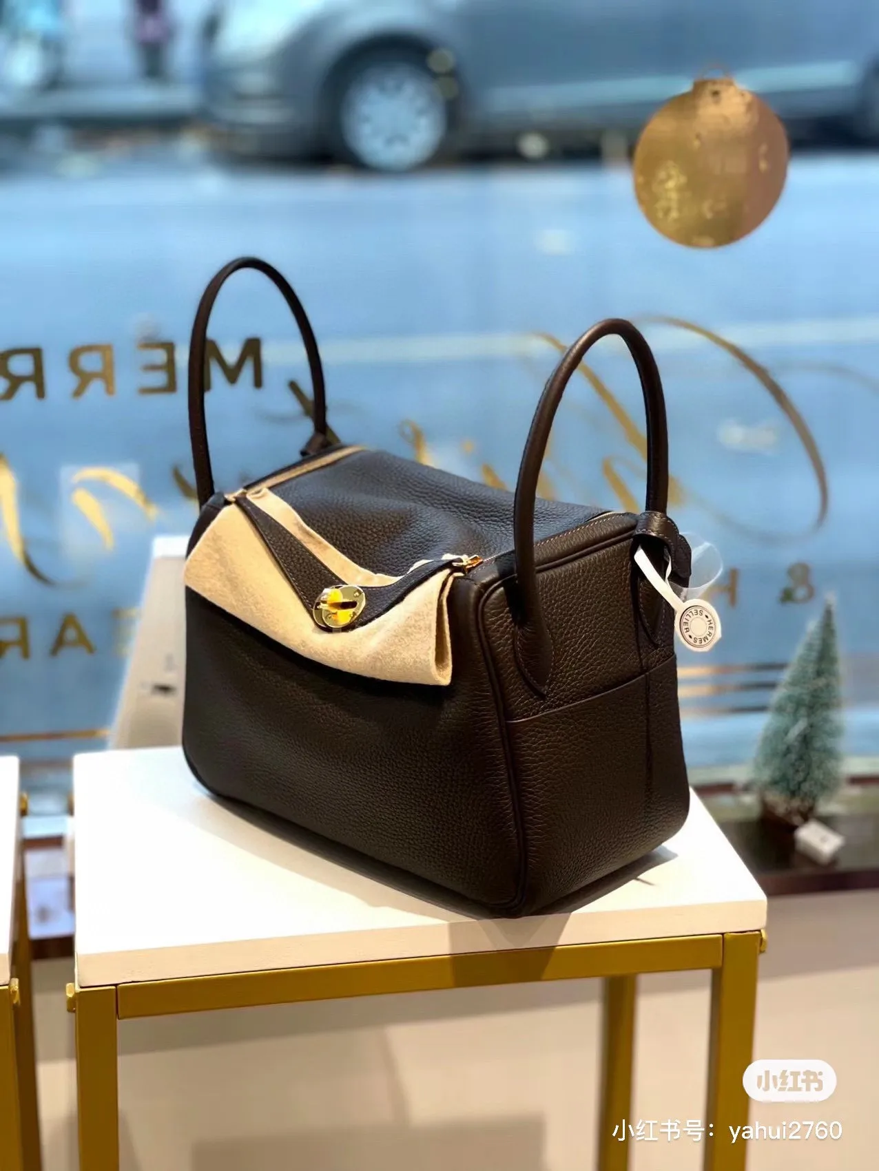 Lindy Top-Handle Bag D43017813 — view 8