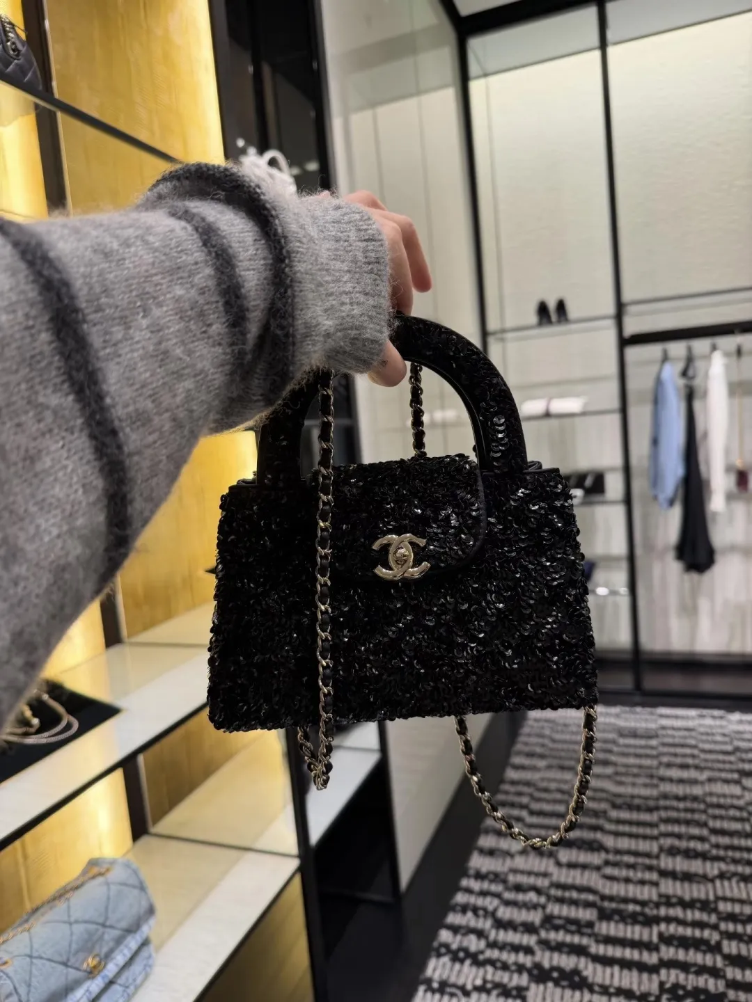 Chanel 26C Sequin Kelly Top-Handle Bag D30017984 — view 3