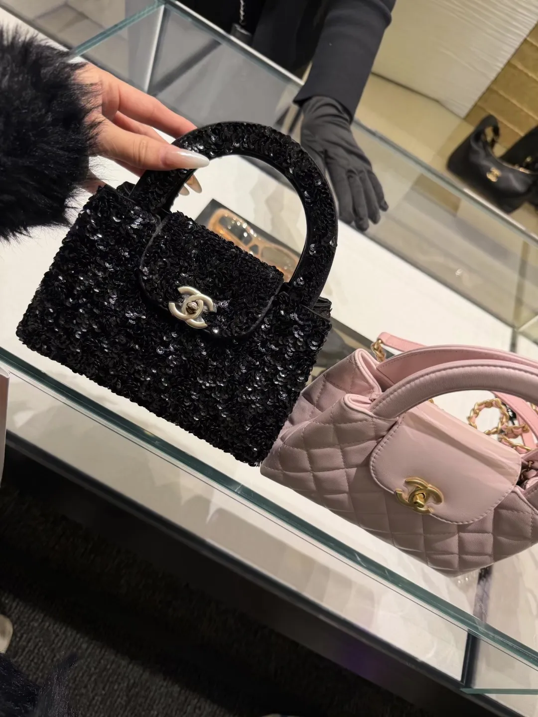 Chanel 26C Sequin Kelly Top-Handle Bag D30017984 — view 6