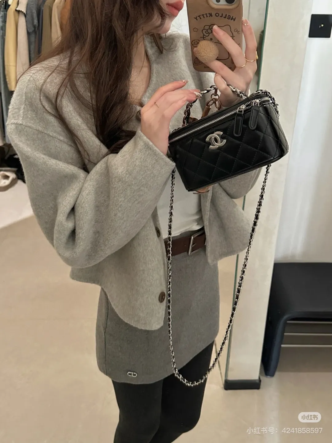 Chanel Quilted Vanity Case Bag D31018038