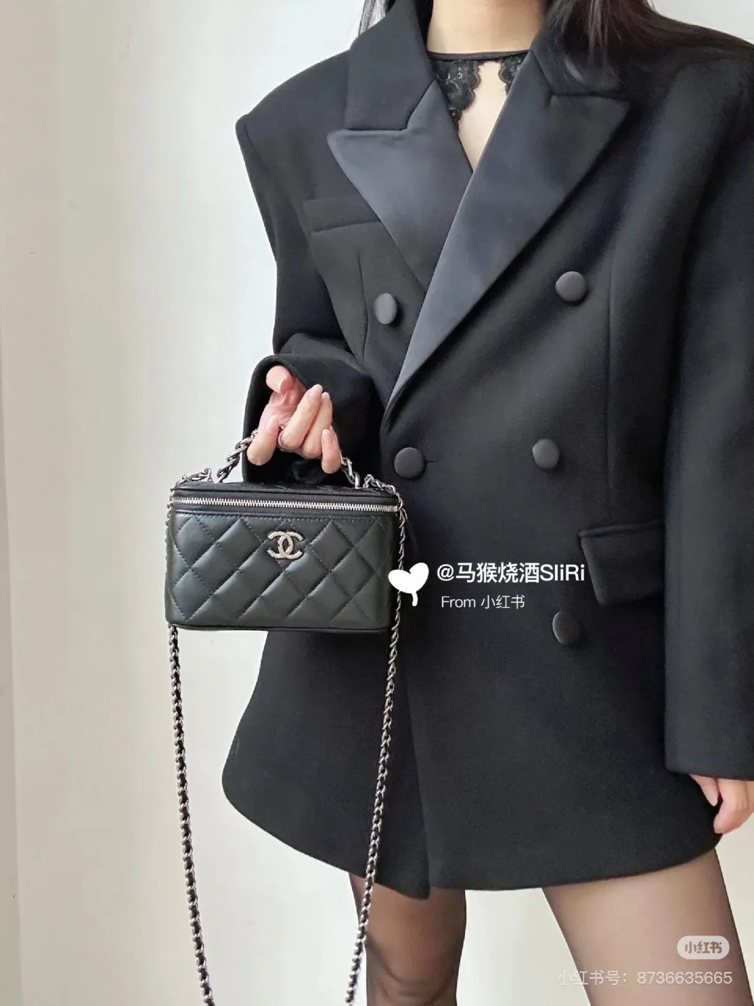 Chanel Quilted Vanity Case Bag D31018038 — view 4