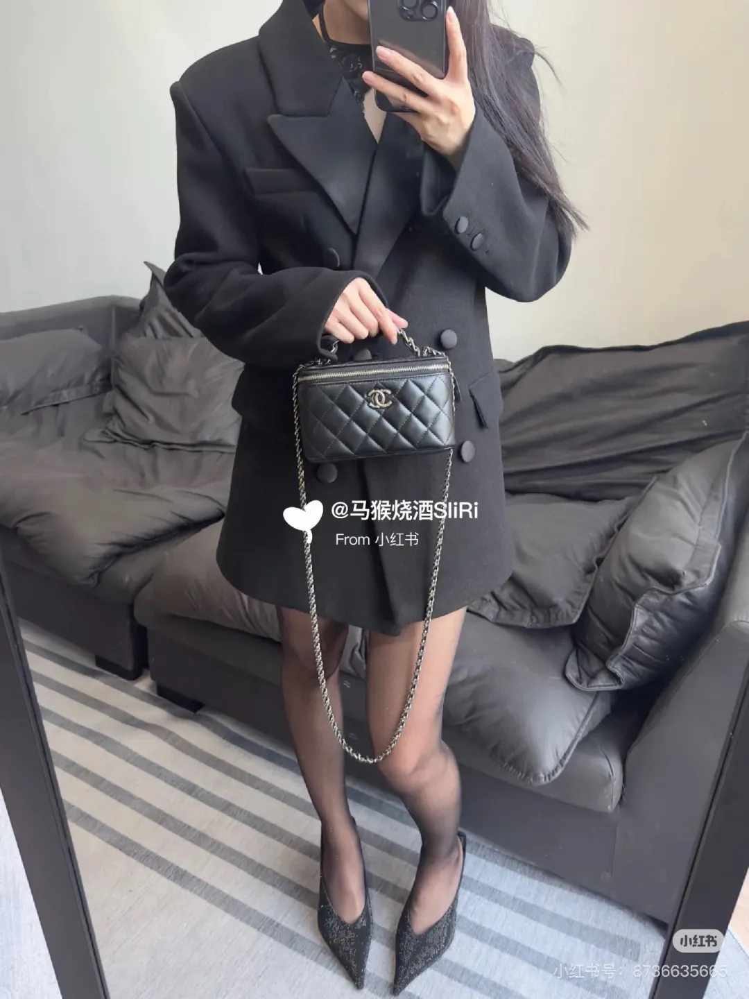Chanel Quilted Vanity Case Bag D31018038 — view 6