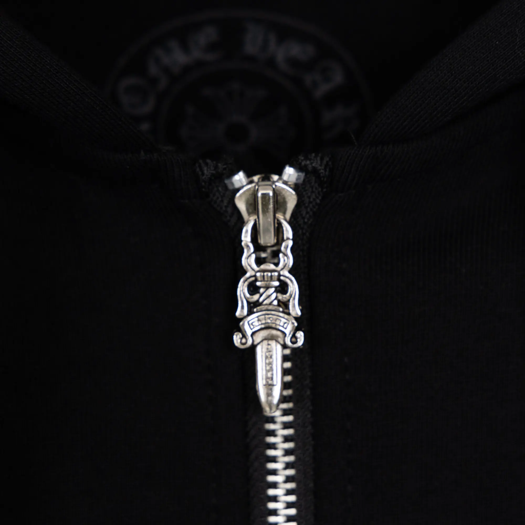 Logo Embroidery Zip-Up Hoodie D22519767 — view 9