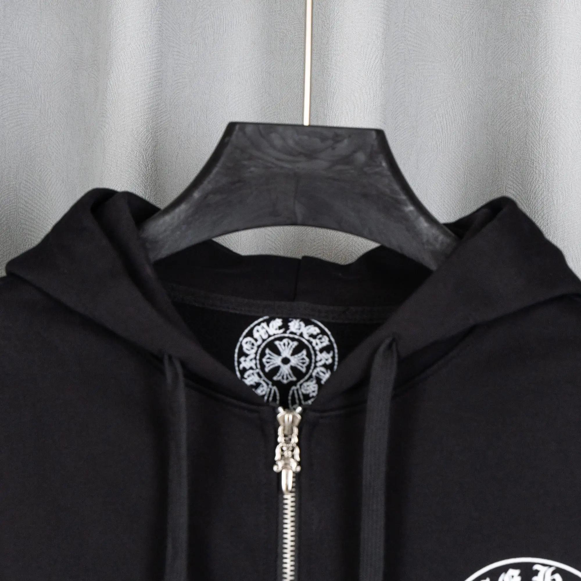 Embroidered Logo Zip-Up Hoodie D22519761 — view 19