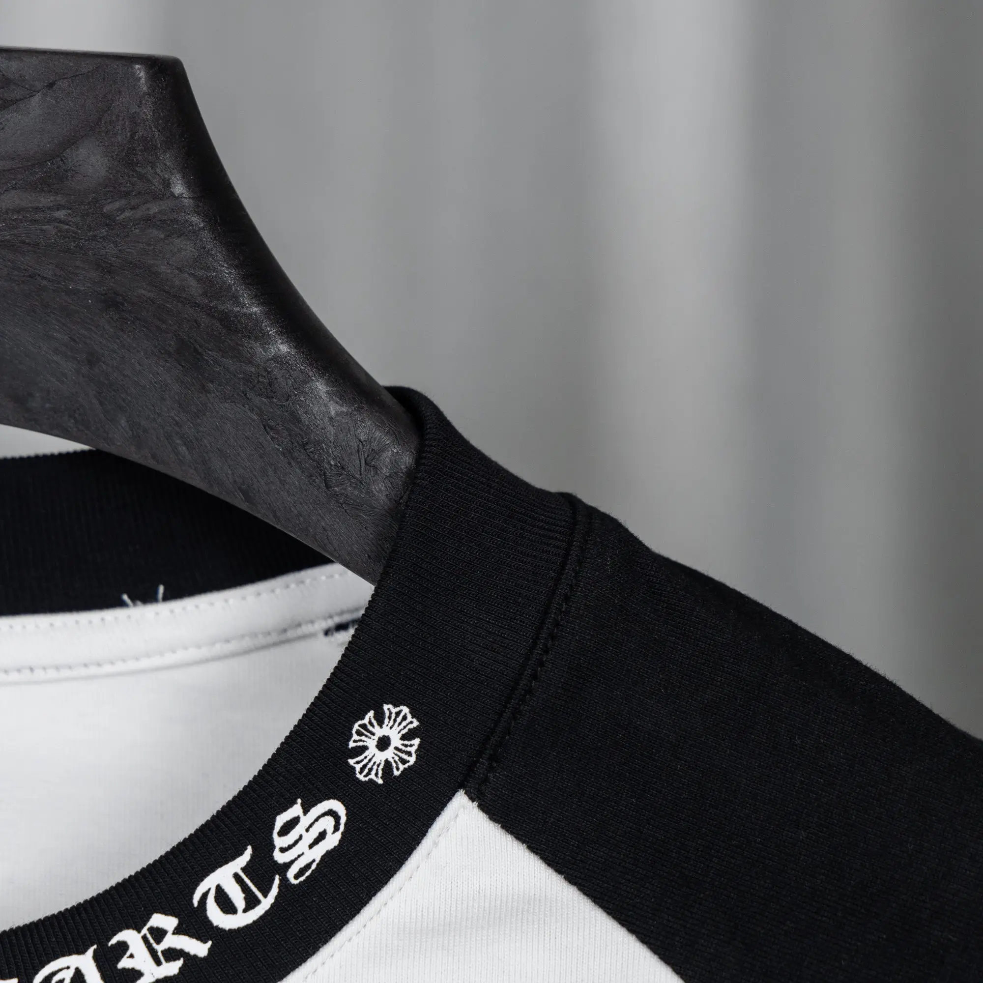 Logo-Print Cotton Jersey Long-Sleeve T-Shirt D16019734 — view 9