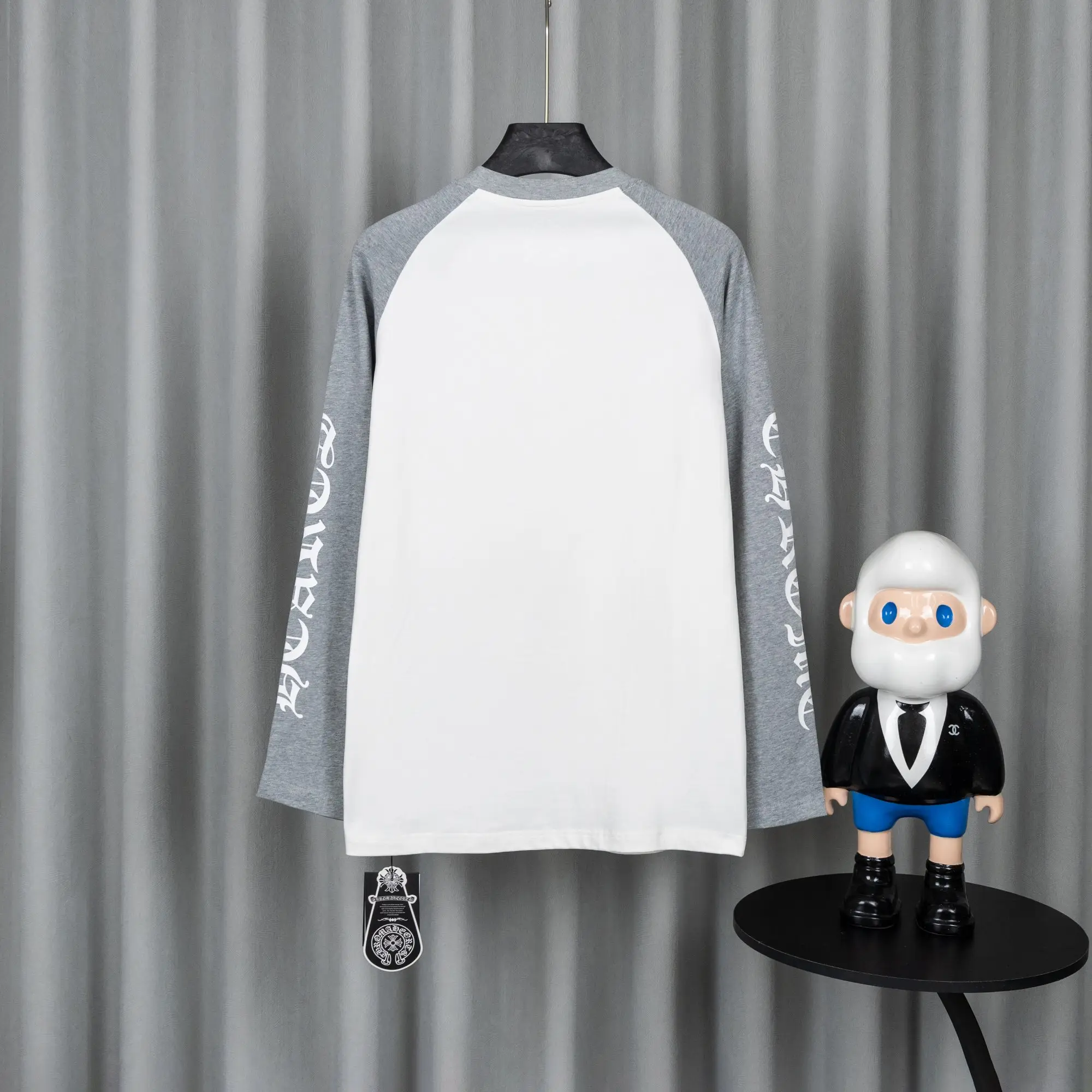 Logo-Print Raglan Long-Sleeve T-Shirt D16019735 — view 2