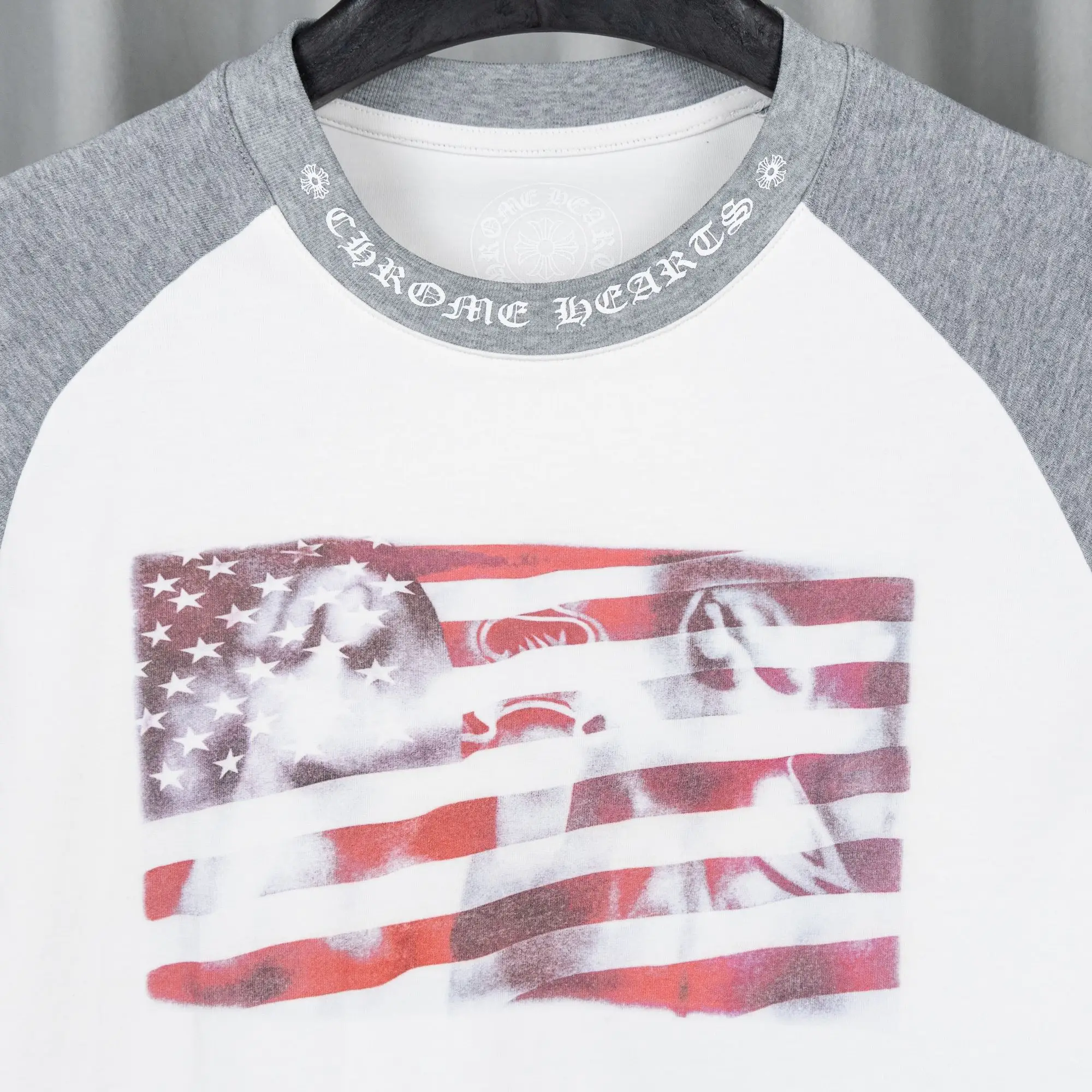 Logo-Print Raglan Long-Sleeve T-Shirt D16019735 — view 3