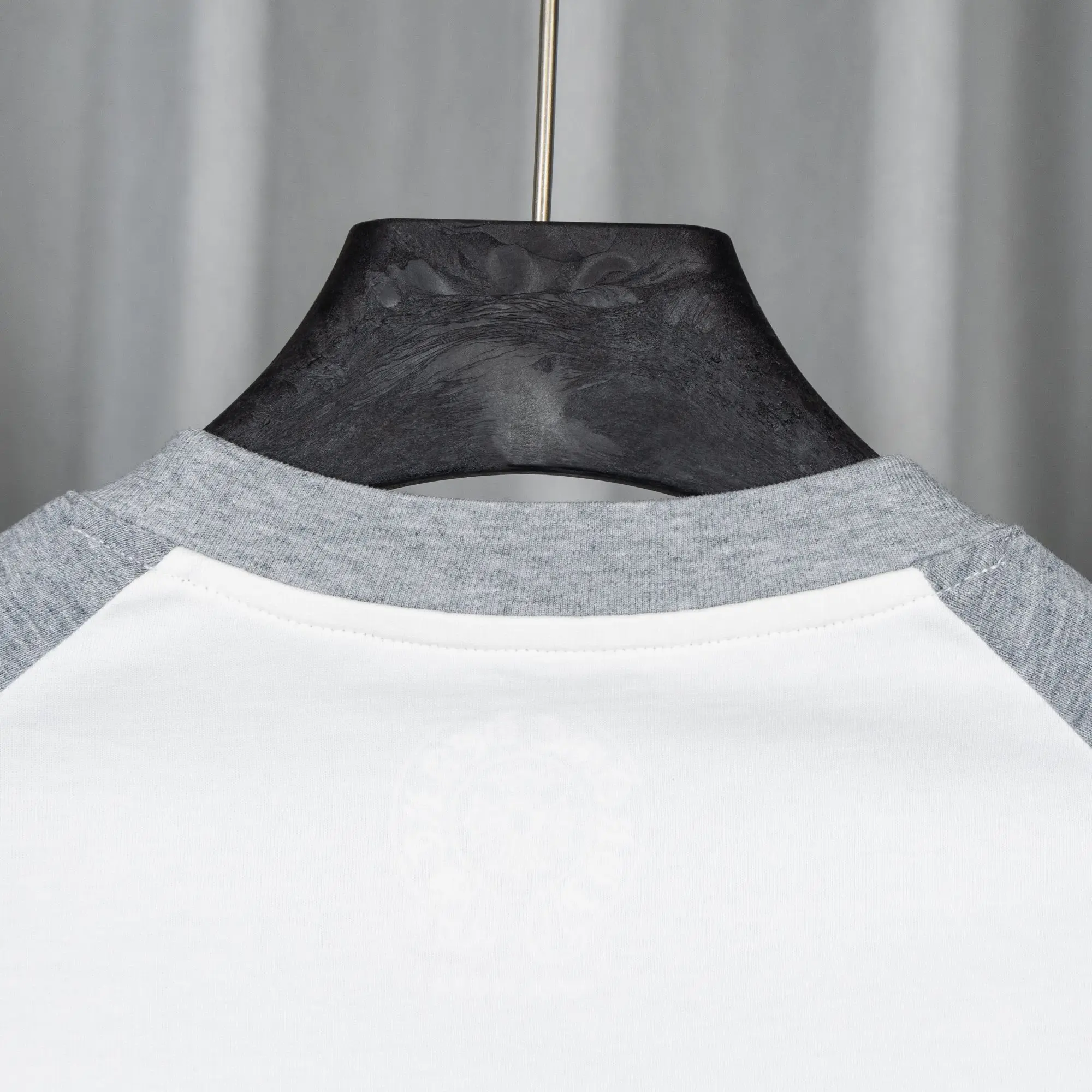 Logo-Print Raglan Long-Sleeve T-Shirt D16019735 — view 4