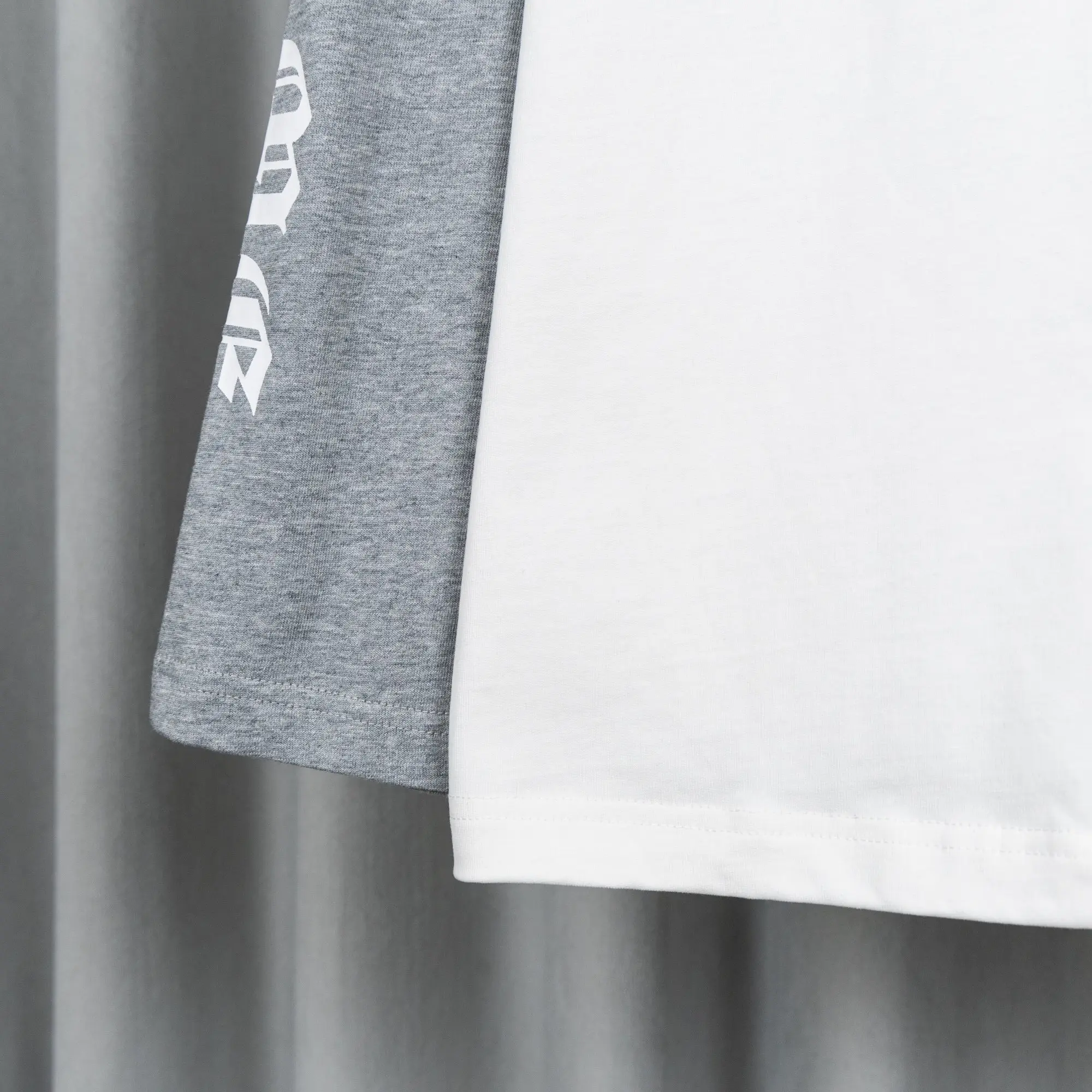 Logo-Print Raglan Long-Sleeve T-Shirt D16019735 — view 7