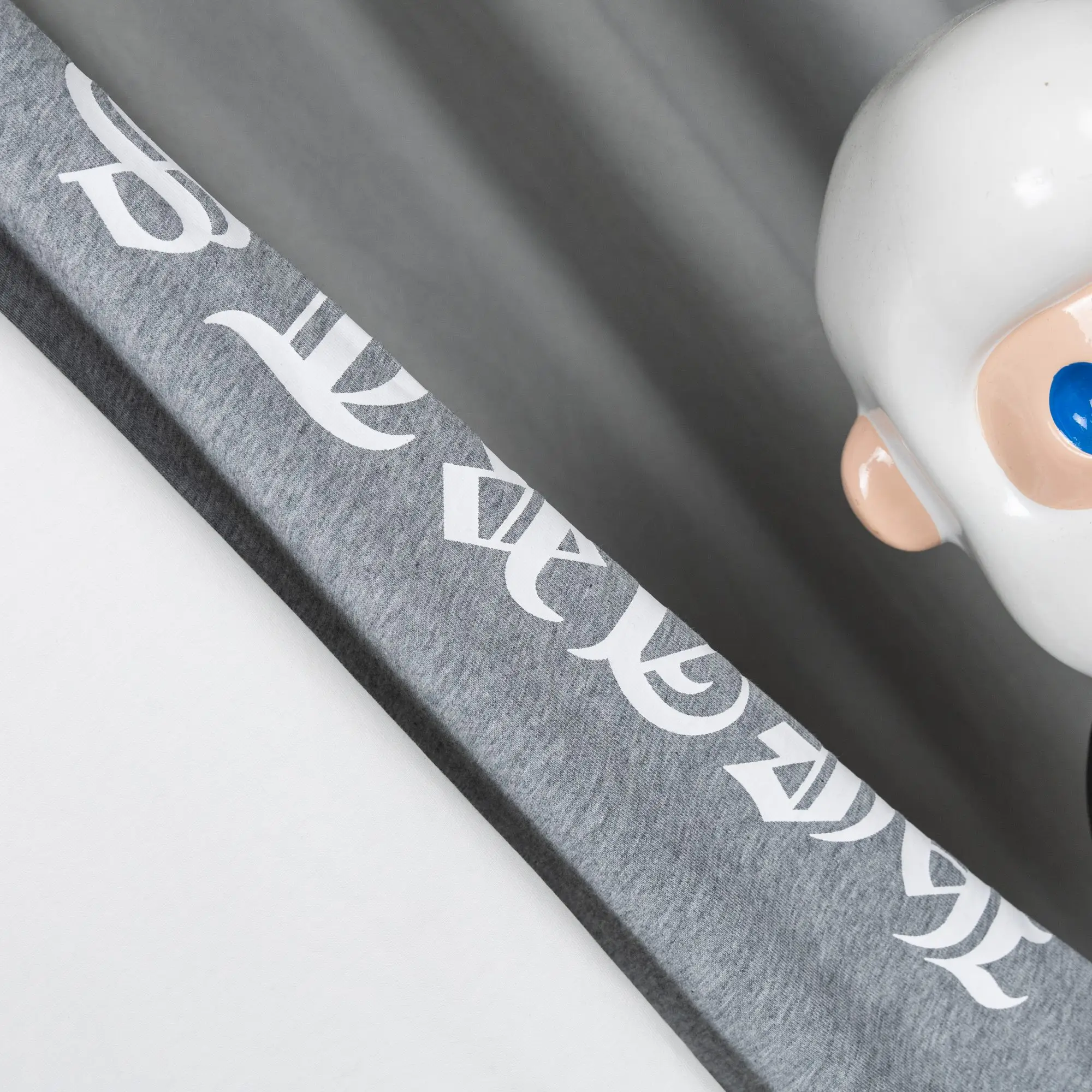 Logo-Print Raglan Long-Sleeve T-Shirt D16019735 — view 9