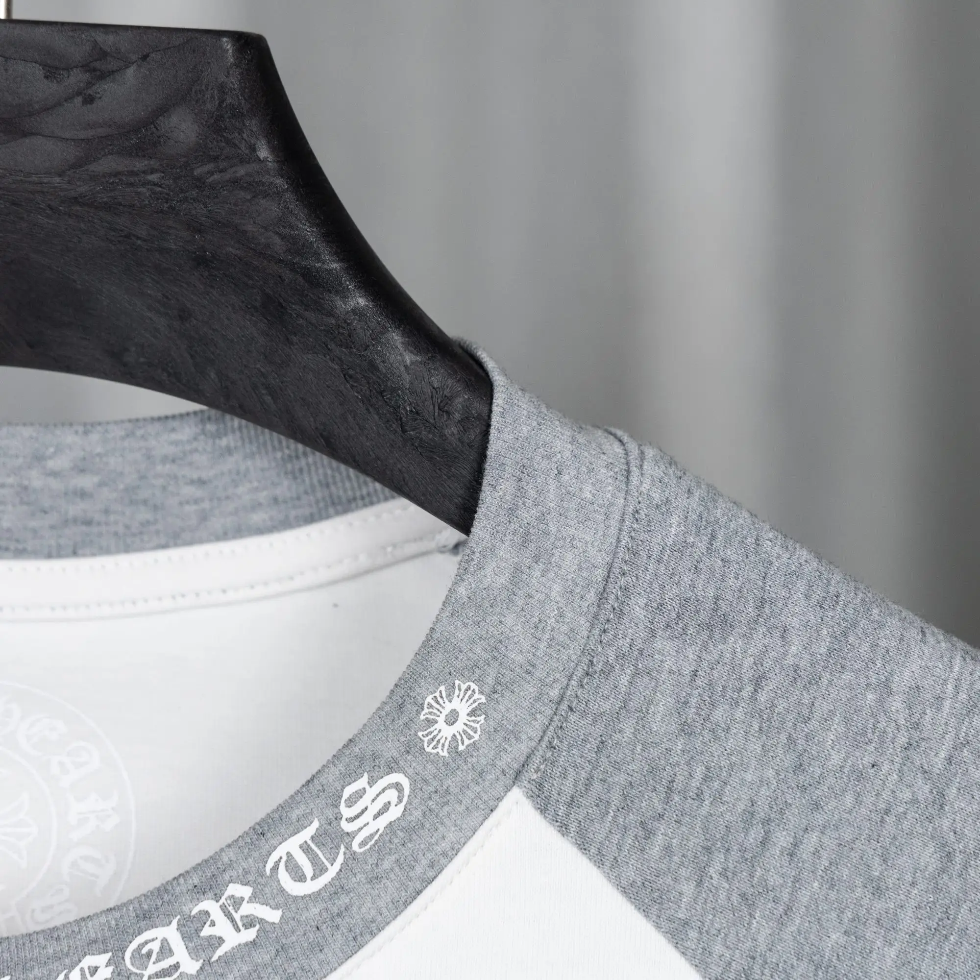 Logo-Print Raglan Long-Sleeve T-Shirt D16019735 — view 10