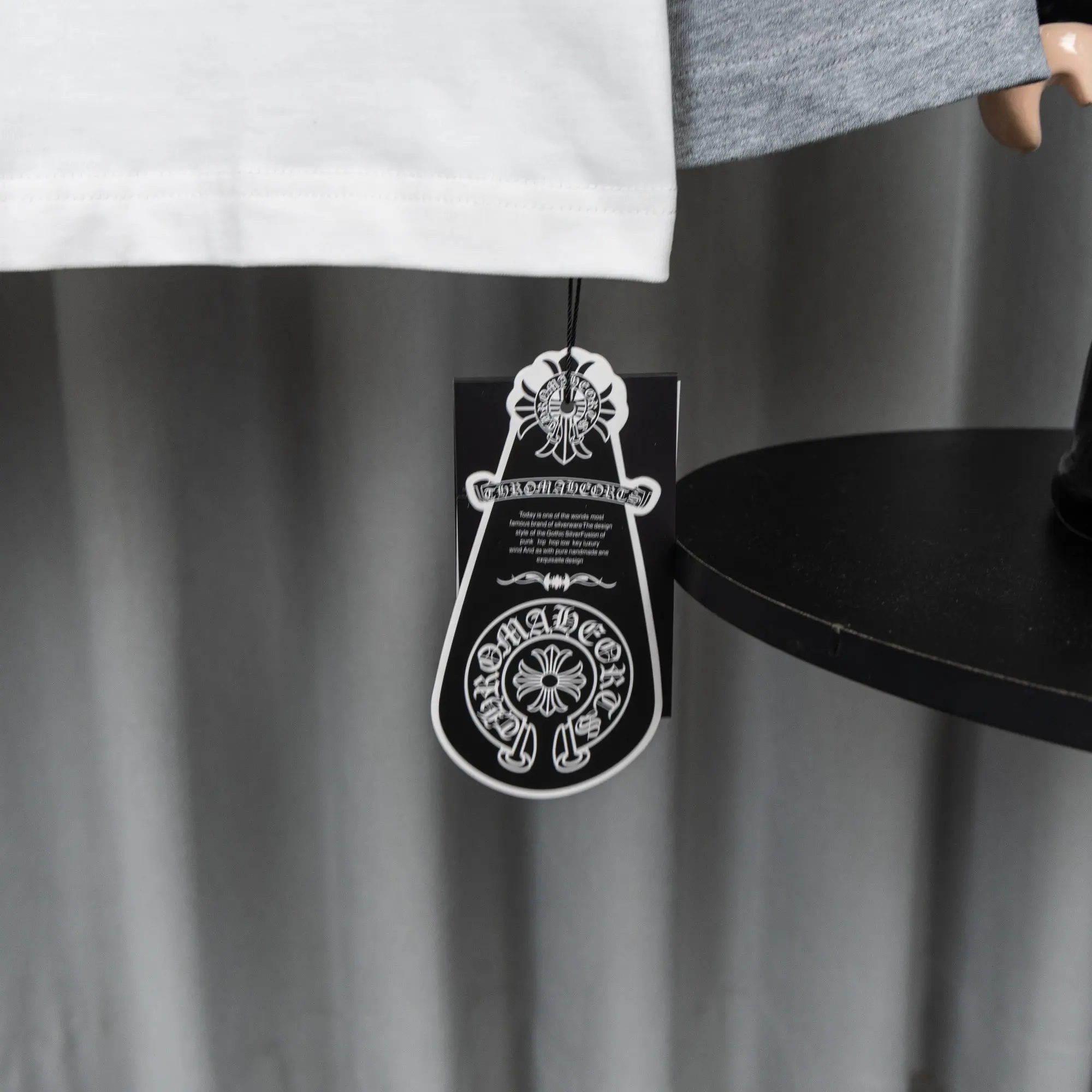 Logo-Print Raglan Long-Sleeve T-Shirt D16019735 — view 12