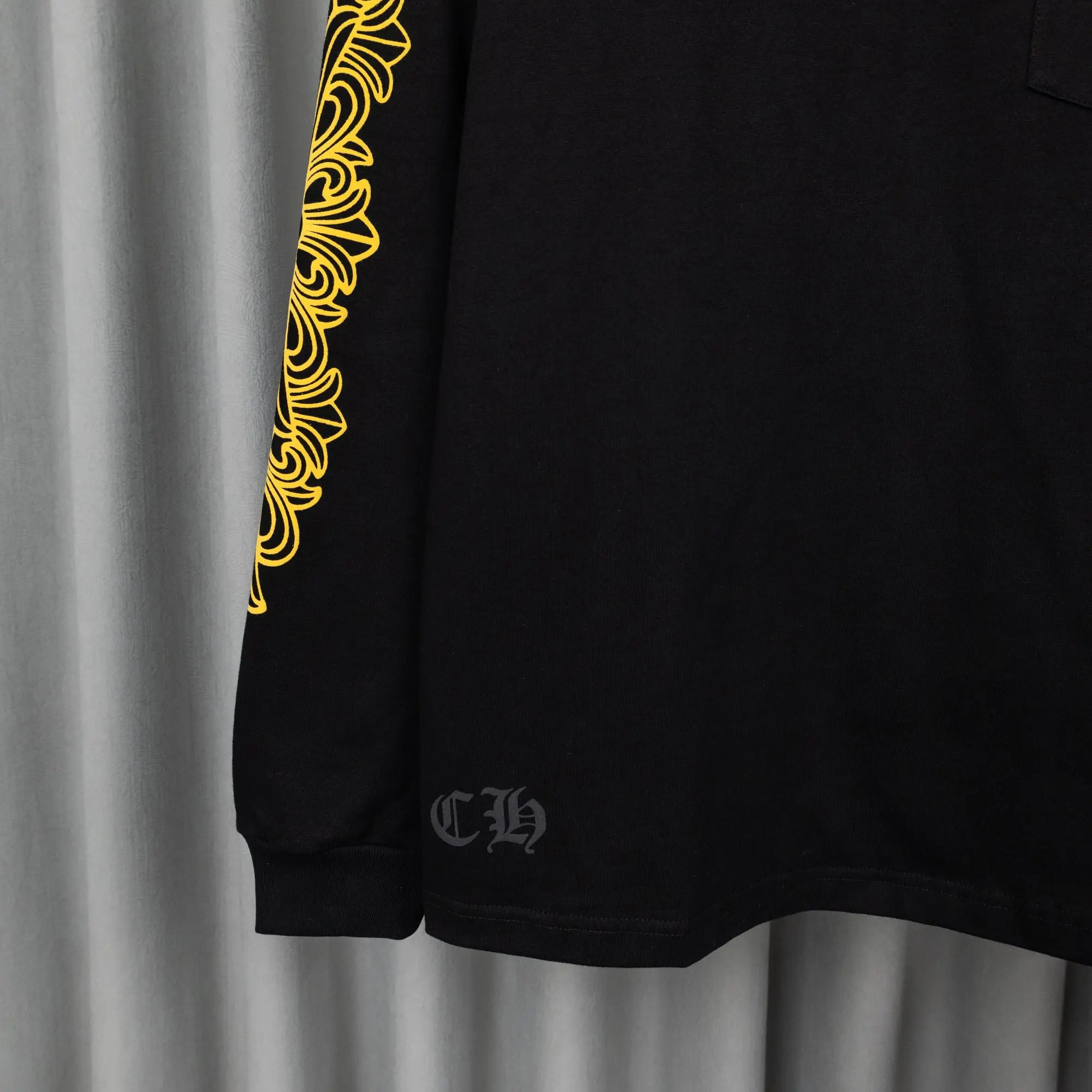Logo Graphic Long-Sleeve Cotton T-Shirt D16019749 — view 4