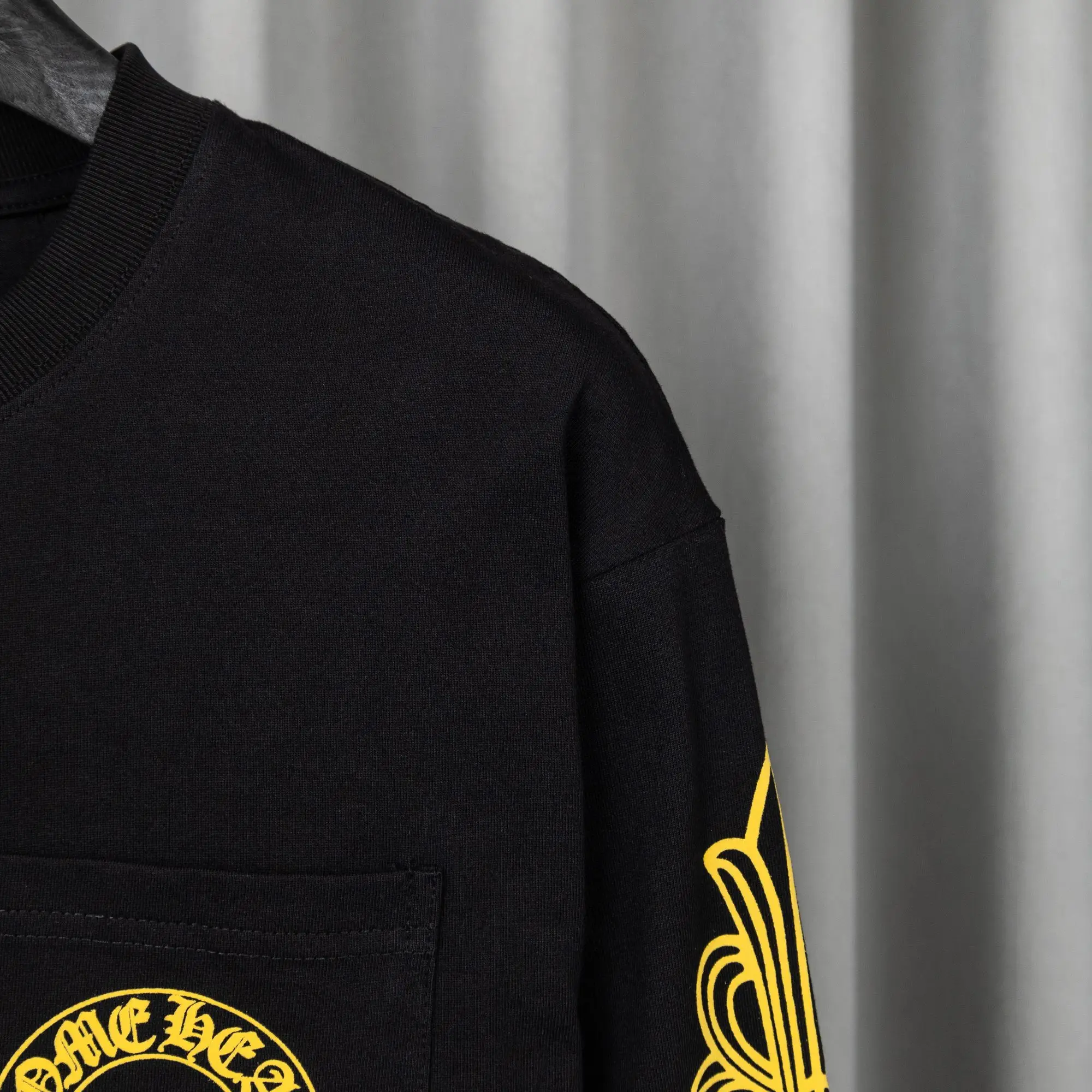 Logo Graphic Long-Sleeve Cotton T-Shirt D16019749 — view 5
