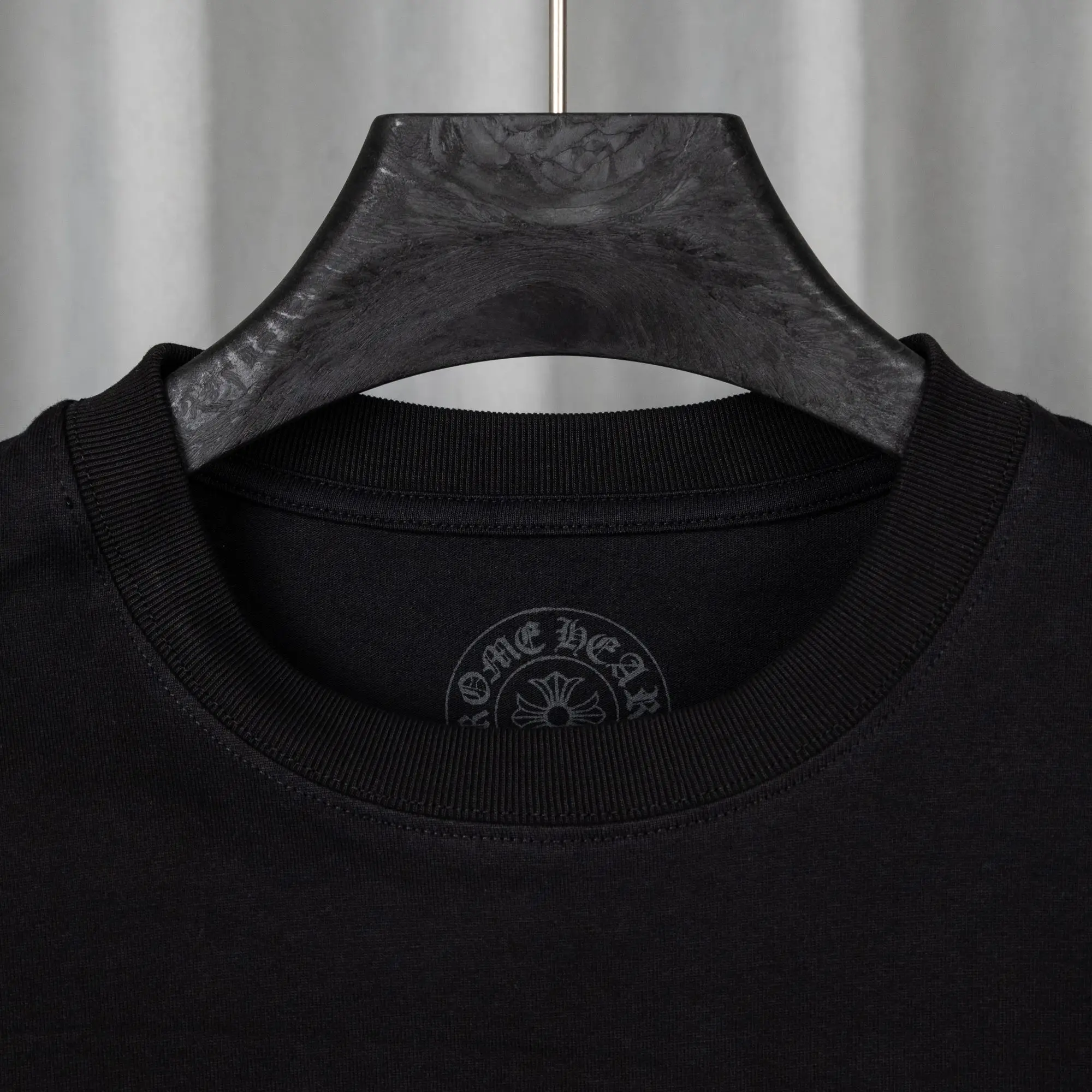 Logo Graphic Long-Sleeve Cotton T-Shirt D16019749 — view 11