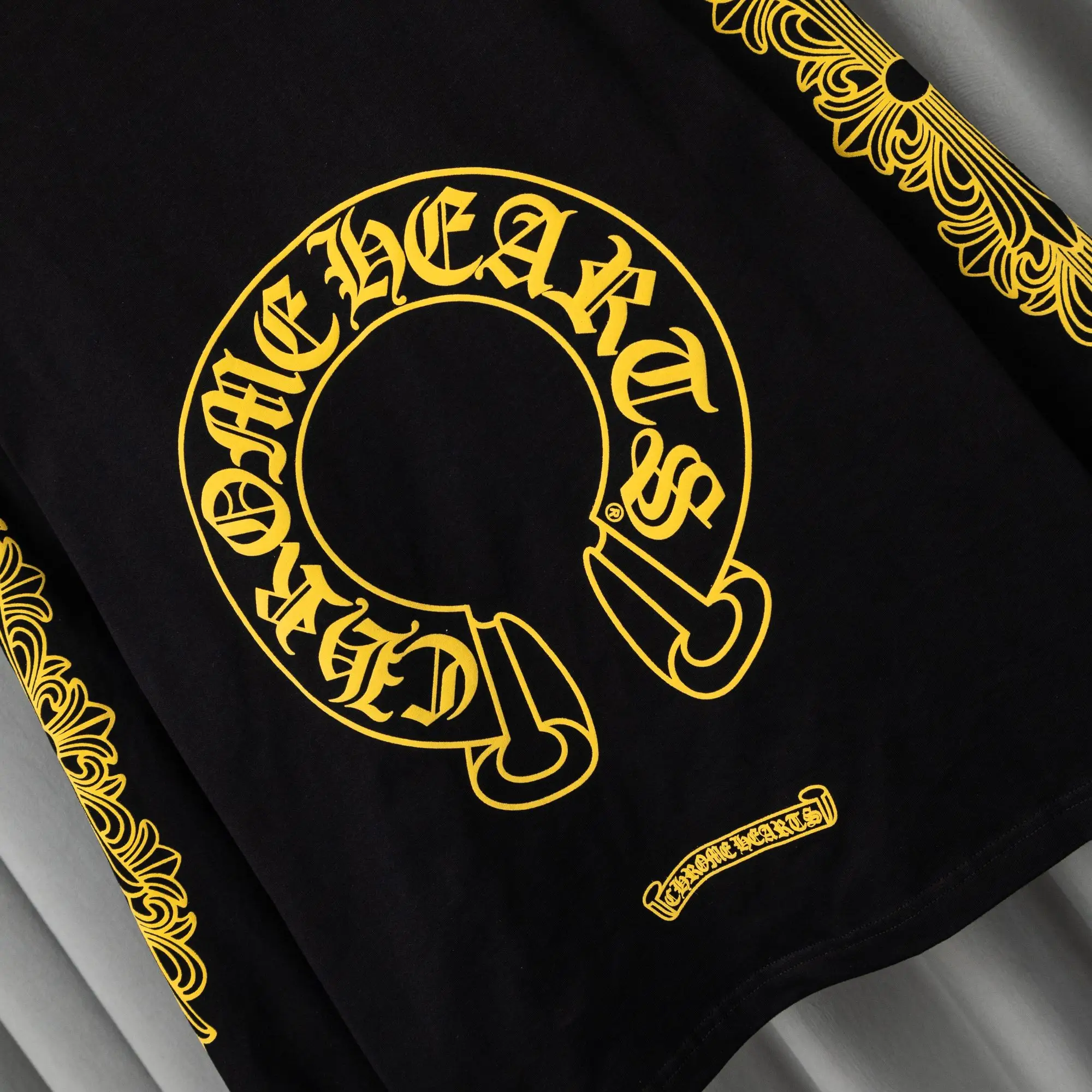 Logo Graphic Long-Sleeve Cotton T-Shirt D16019749 — view 14