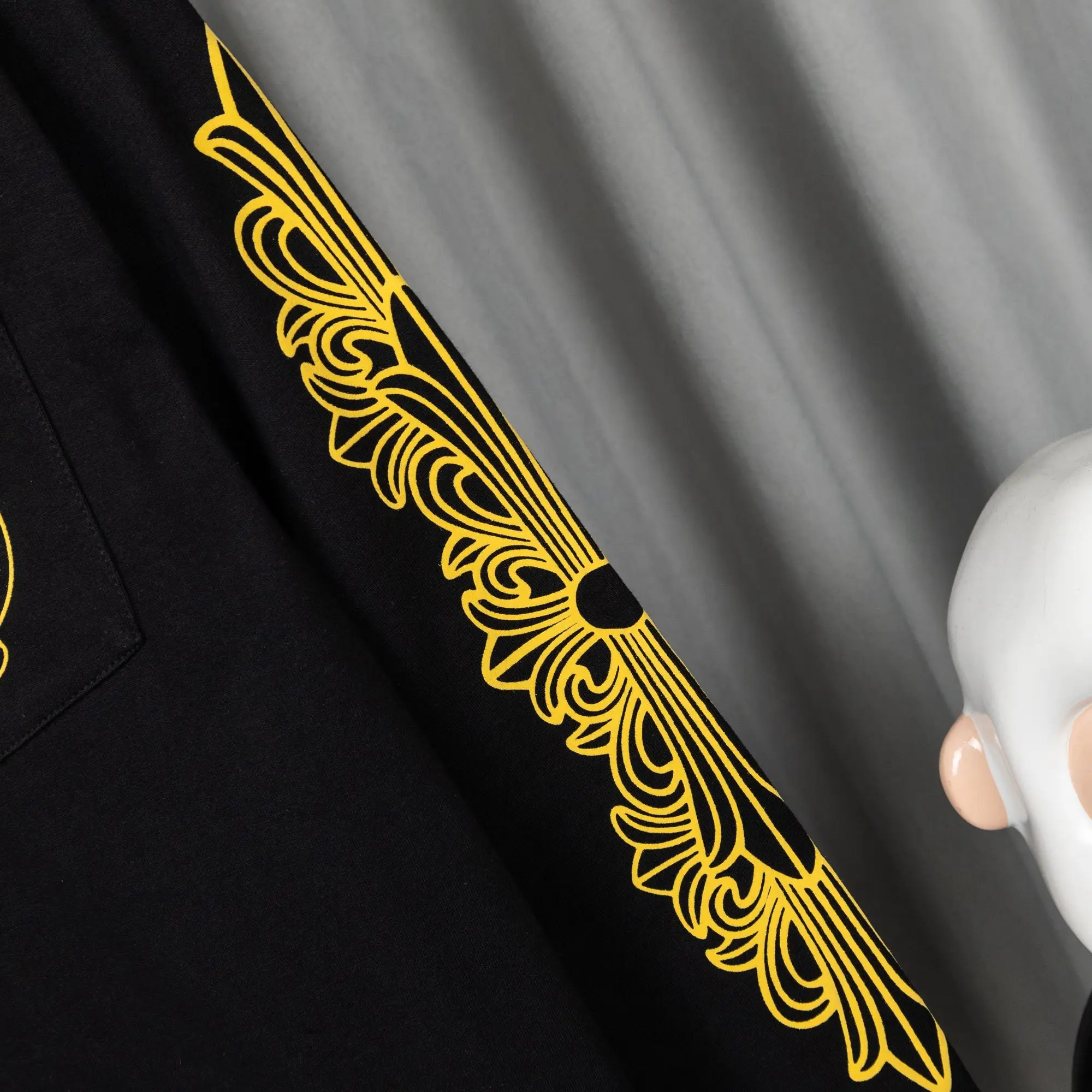 Logo Graphic Long-Sleeve Cotton T-Shirt D16019749 — view 15