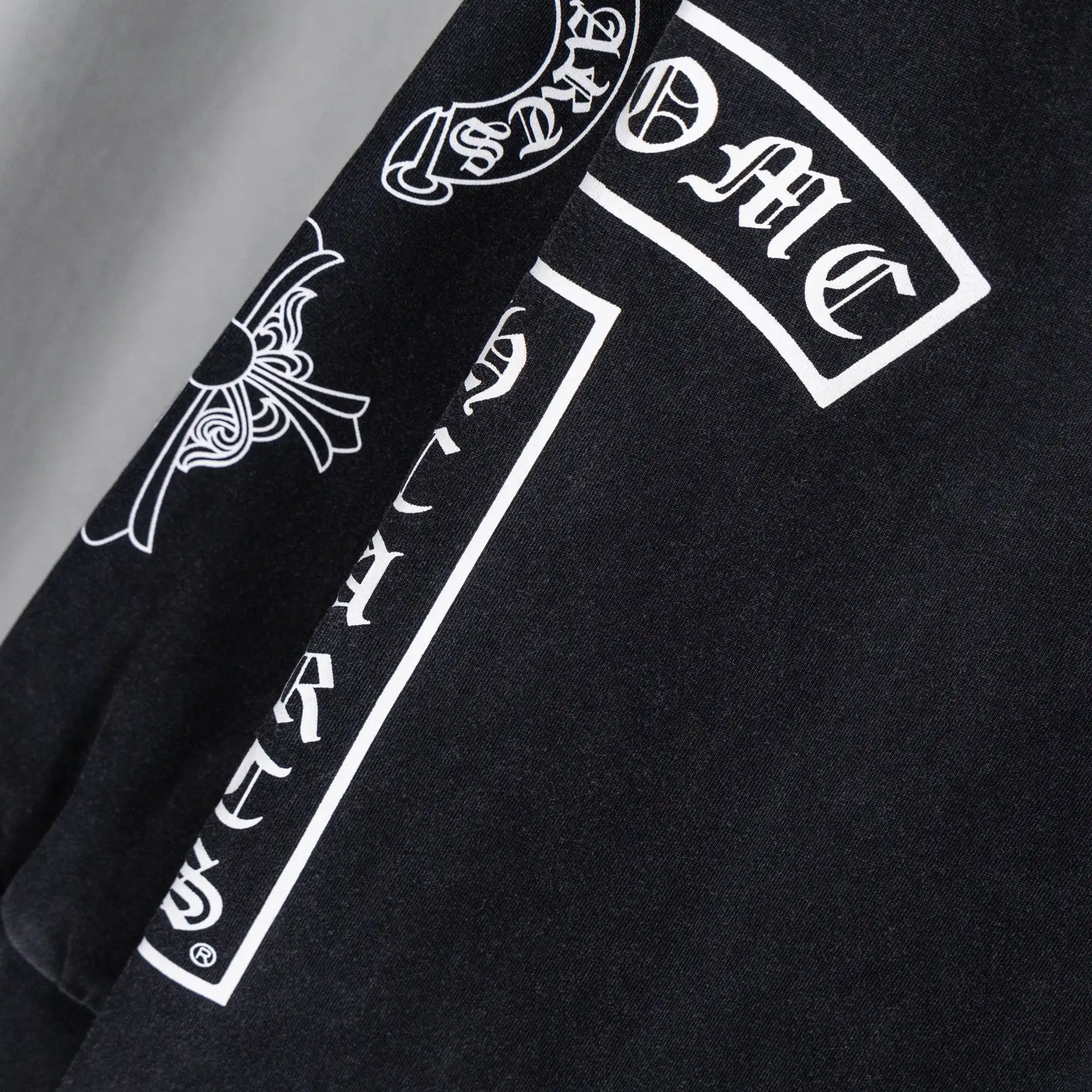 Graphic Print Long-Sleeve Cotton T-Shirt D17019731 — view 7