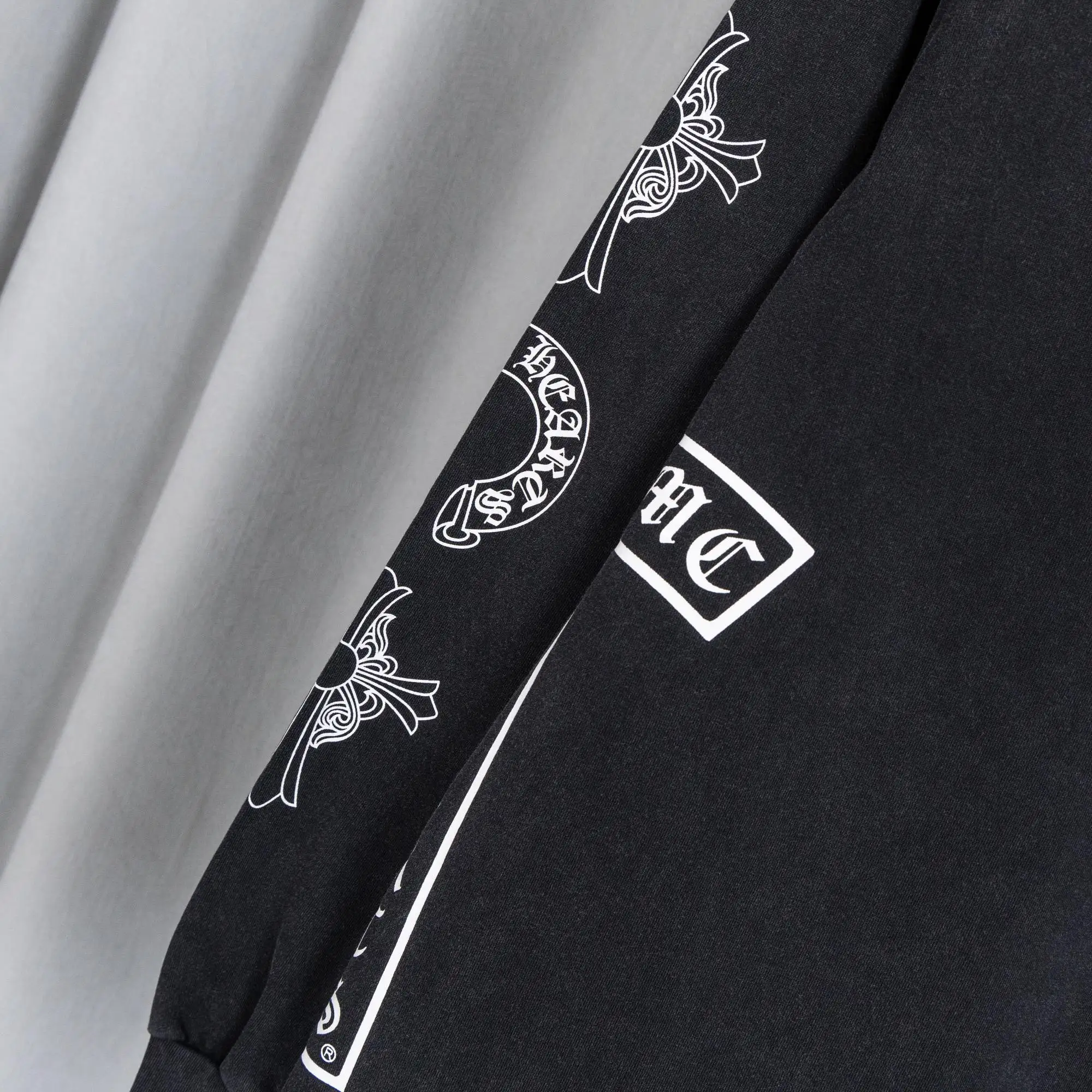 Graphic Print Long-Sleeve Cotton T-Shirt D17019731 — view 8