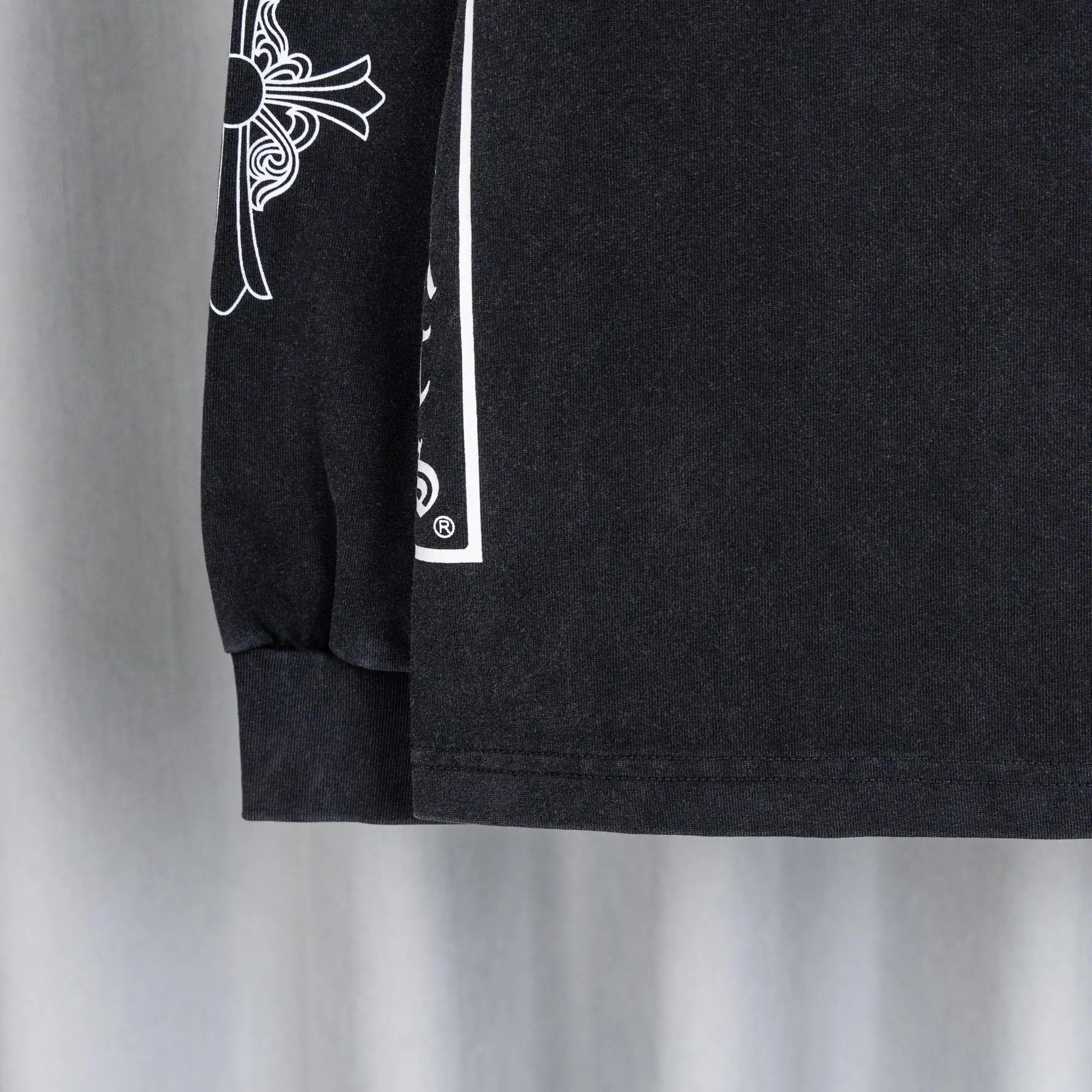 Graphic Print Long-Sleeve Cotton T-Shirt D17019731 — view 14