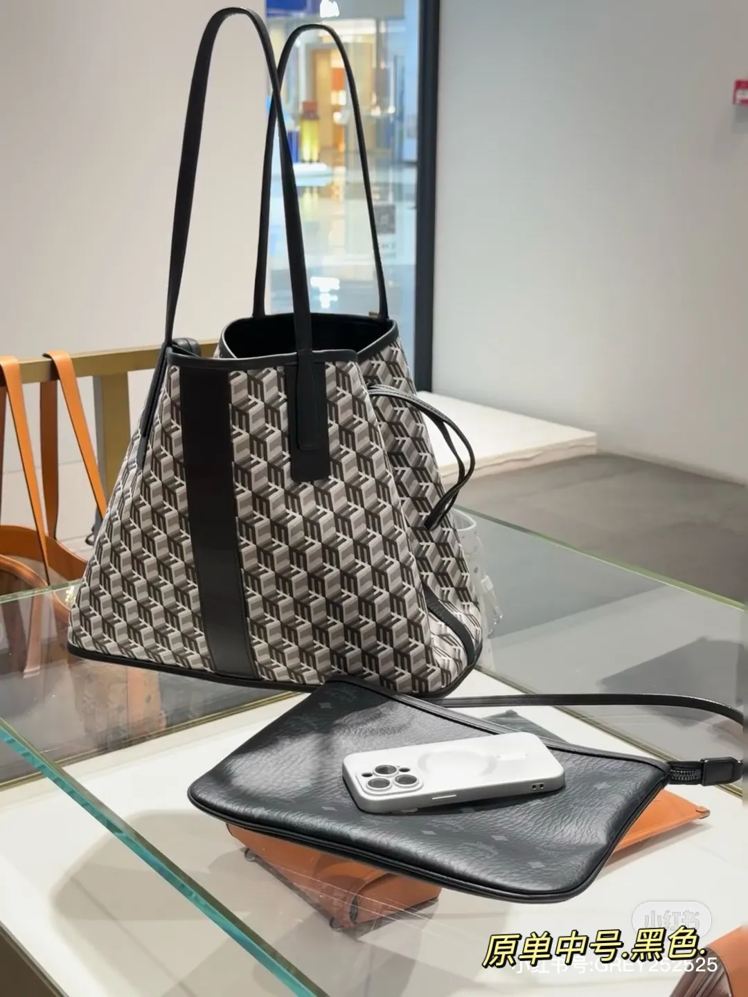 MCM Reversible Visetos Shopper Tote D34518139 — view 5