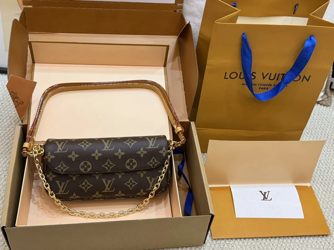Monogram Canvas Ivy WOC Shoulder Bag D44017790