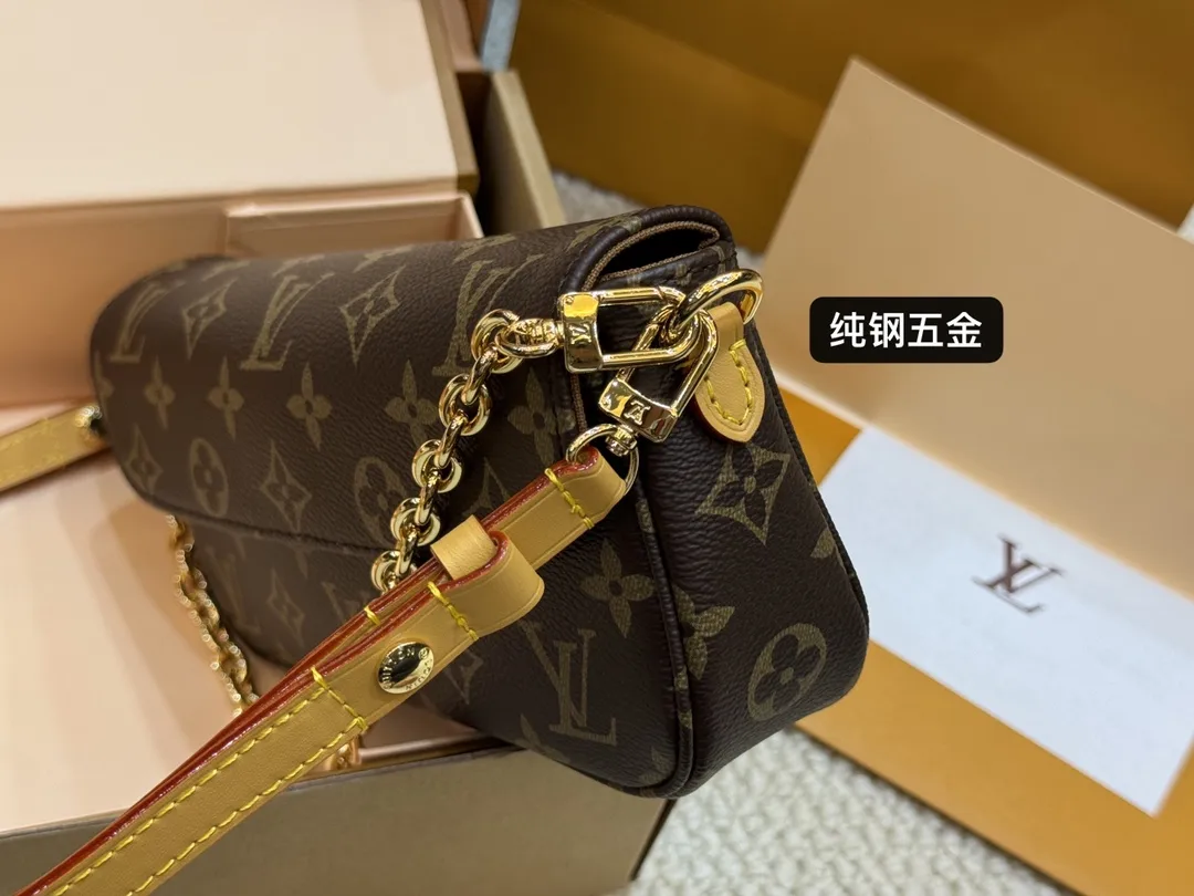 Monogram Canvas Ivy WOC Shoulder Bag D44017790 — view 3