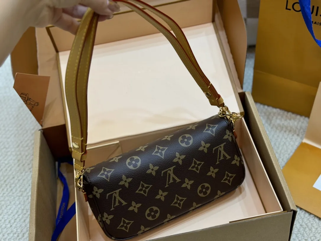 Monogram Canvas Ivy WOC Shoulder Bag D44017790 — view 5