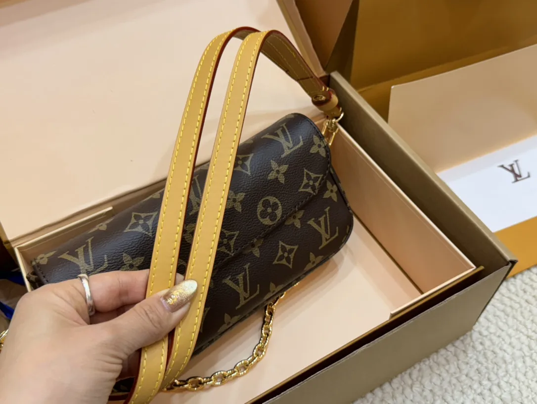 Monogram Canvas Ivy WOC Shoulder Bag D44017790 — view 8