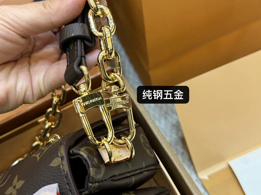 Monogram East West Pochette Metis Bag D50017796 — view 4