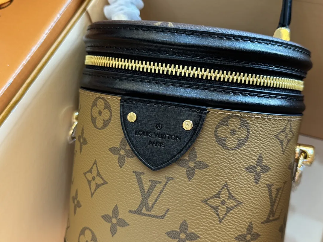 Monogram Canvas Bucket Bag D46017802 — view 3