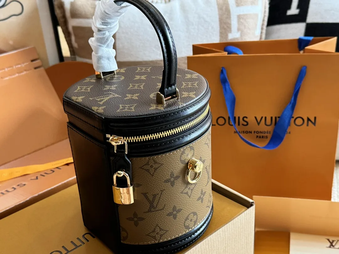 Monogram Canvas Bucket Bag D46017802 — view 4