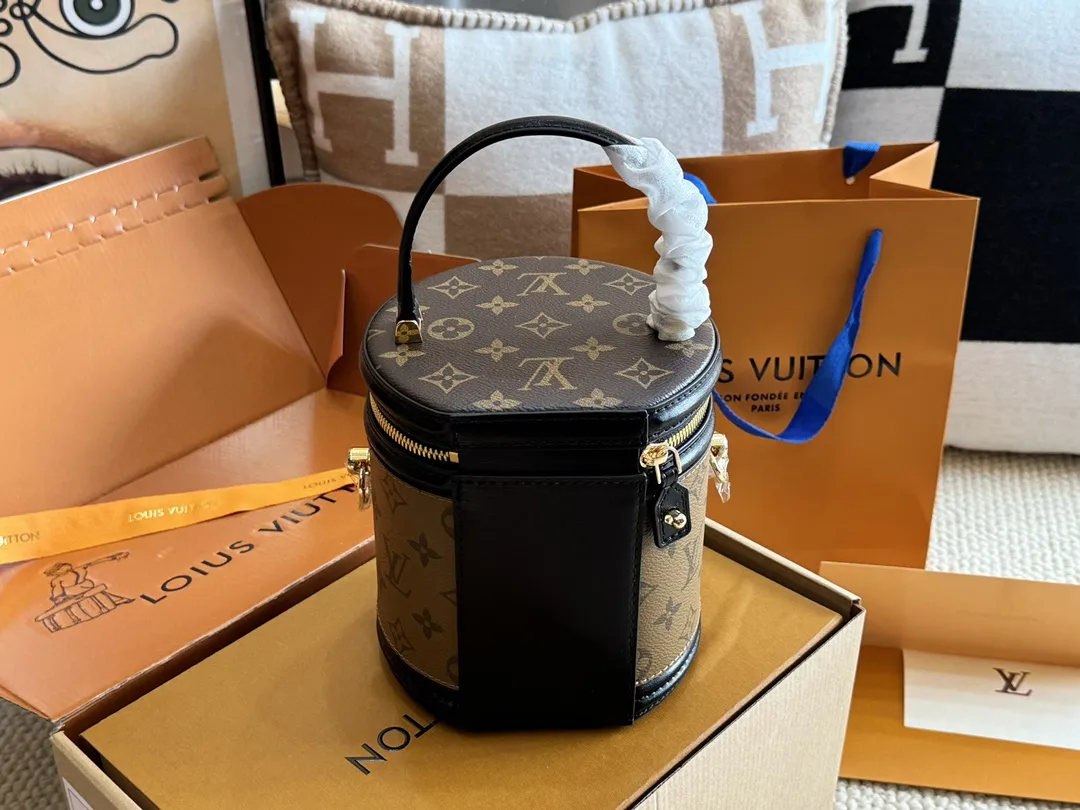 Monogram Canvas Bucket Bag D46017802 — view 8