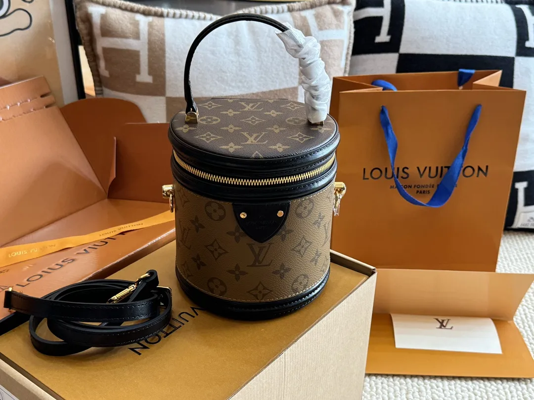 Monogram Canvas Bucket Bag D46017802 — view 9