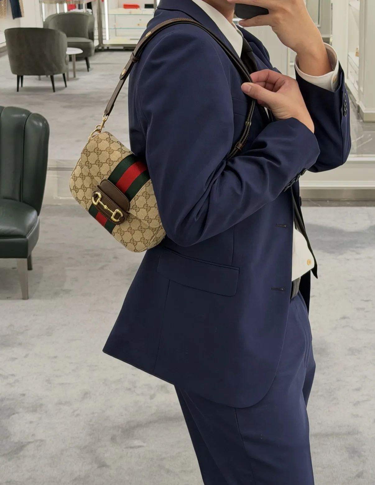 Gucci 1955 Horsebit Shoulder Bag D31018024 — view 2