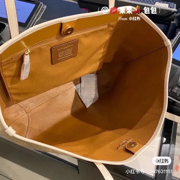 Signature Coated Canvas Tote Bag D25518258 — view 3