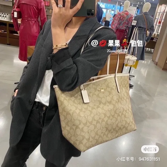 Signature Coated Canvas Tote Bag D25518258 — view 4
