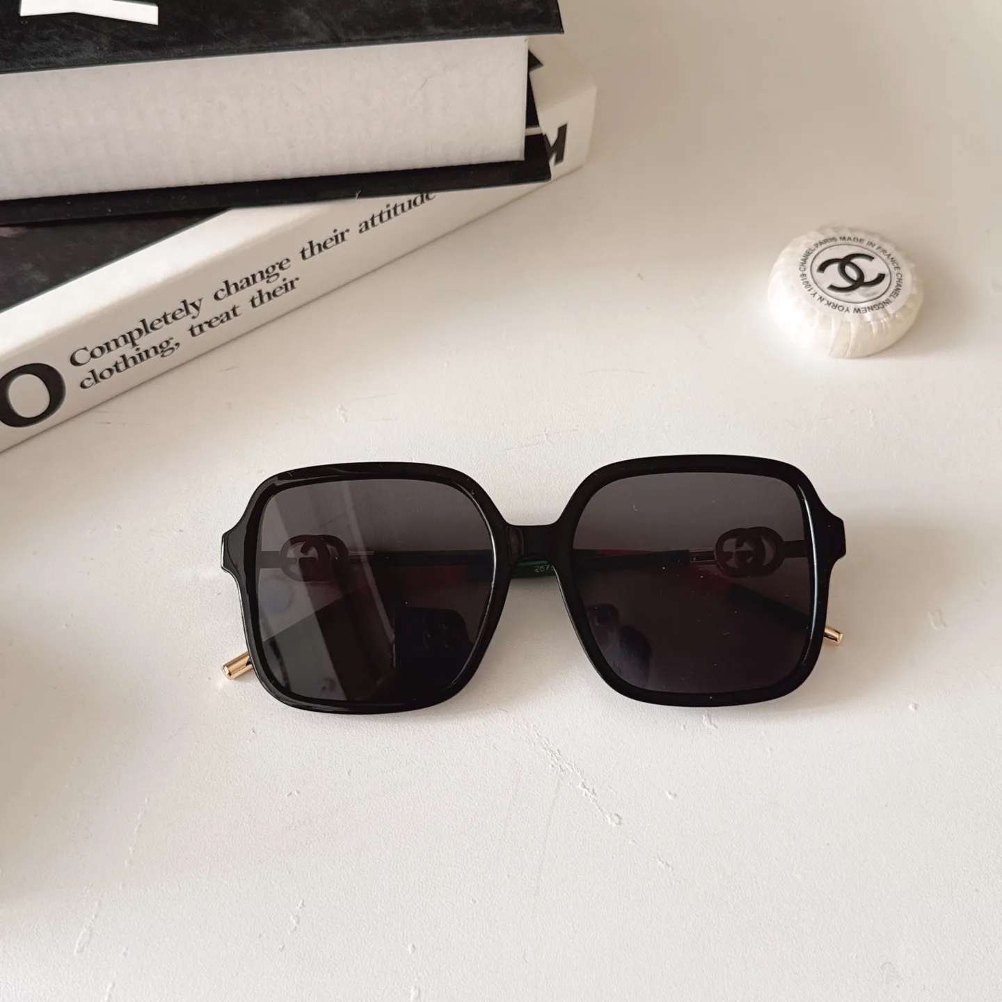 Gucci Oversized Square-Frame Sunglasses D20018531
