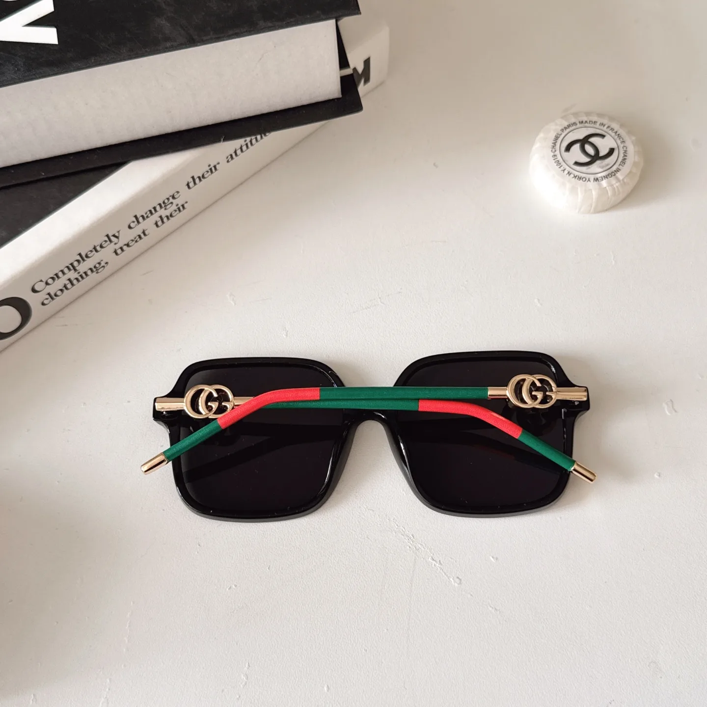 Gucci Oversized Square-Frame Sunglasses D20018531 — view 3