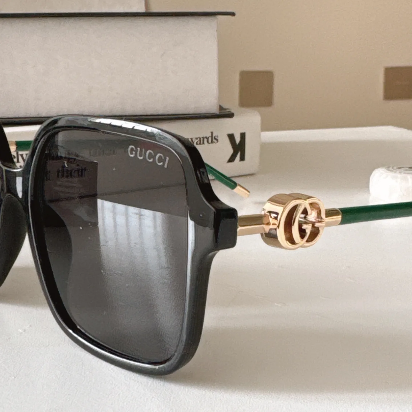 Gucci Oversized Square-Frame Sunglasses D20018531 — view 4