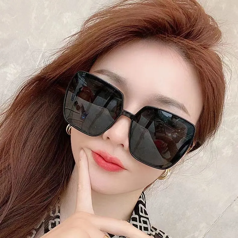Gucci Oversized Square-Frame Sunglasses D20018531 — view 8