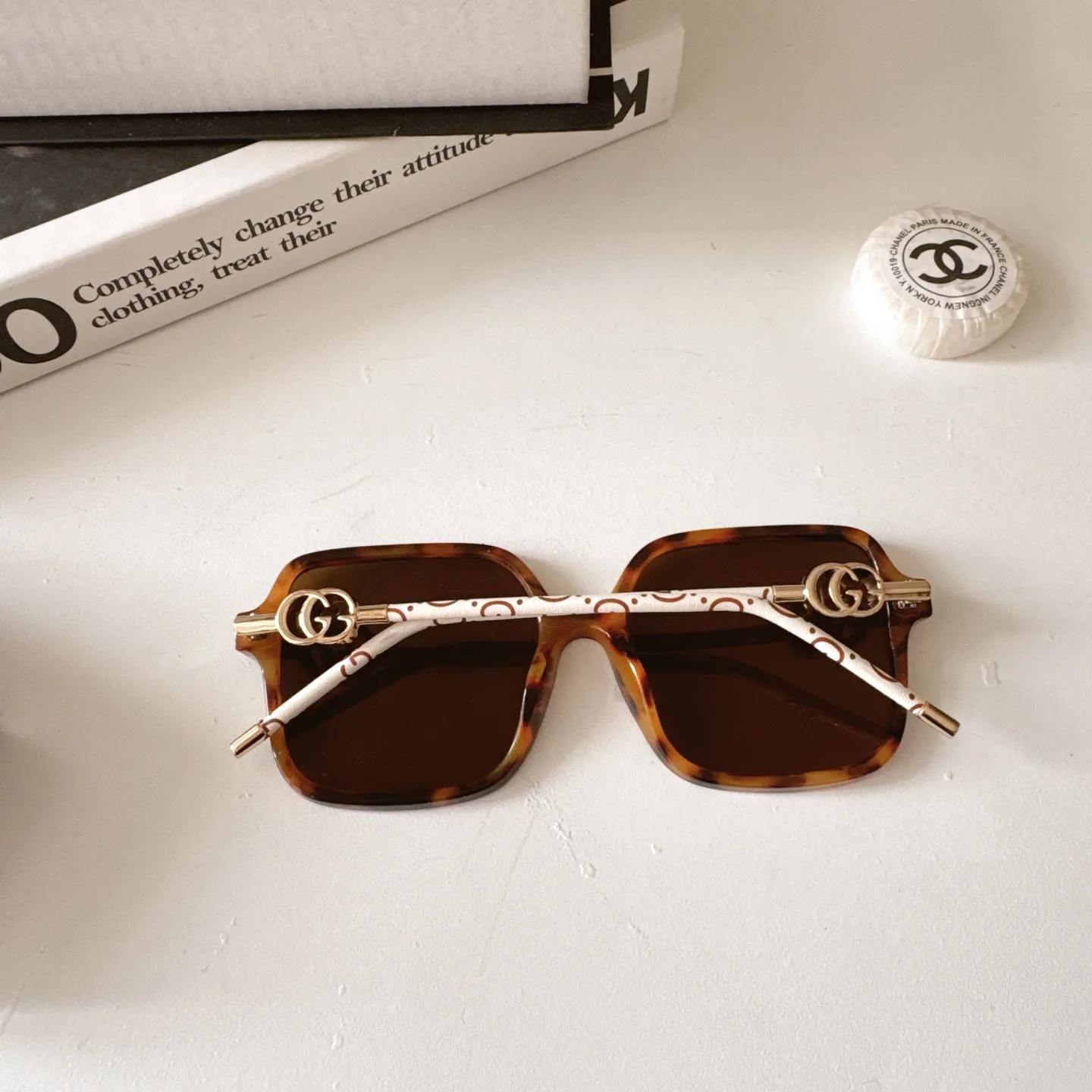 Gucci Leather-Trim Square-Frame Sunglasses D20018530 — view 3