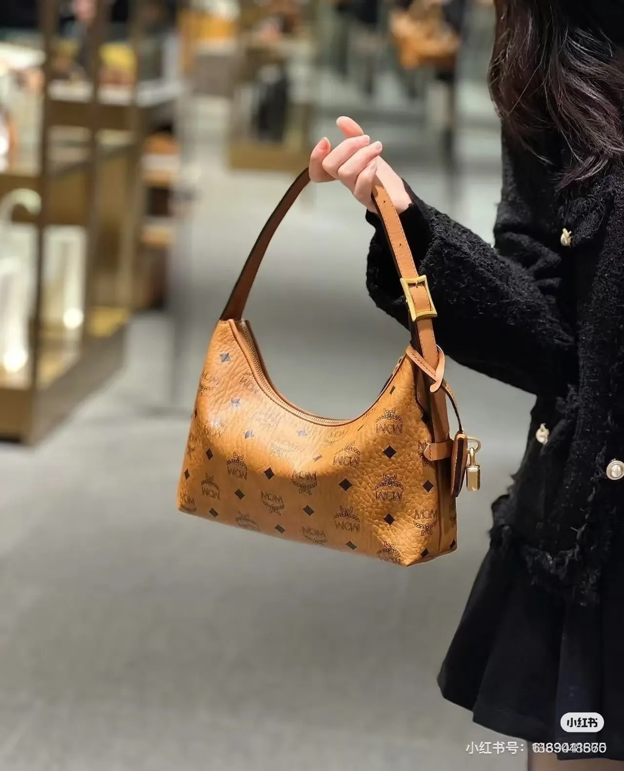 MCM Visetos Hobo Shoulder Bag D27517974 — view 4