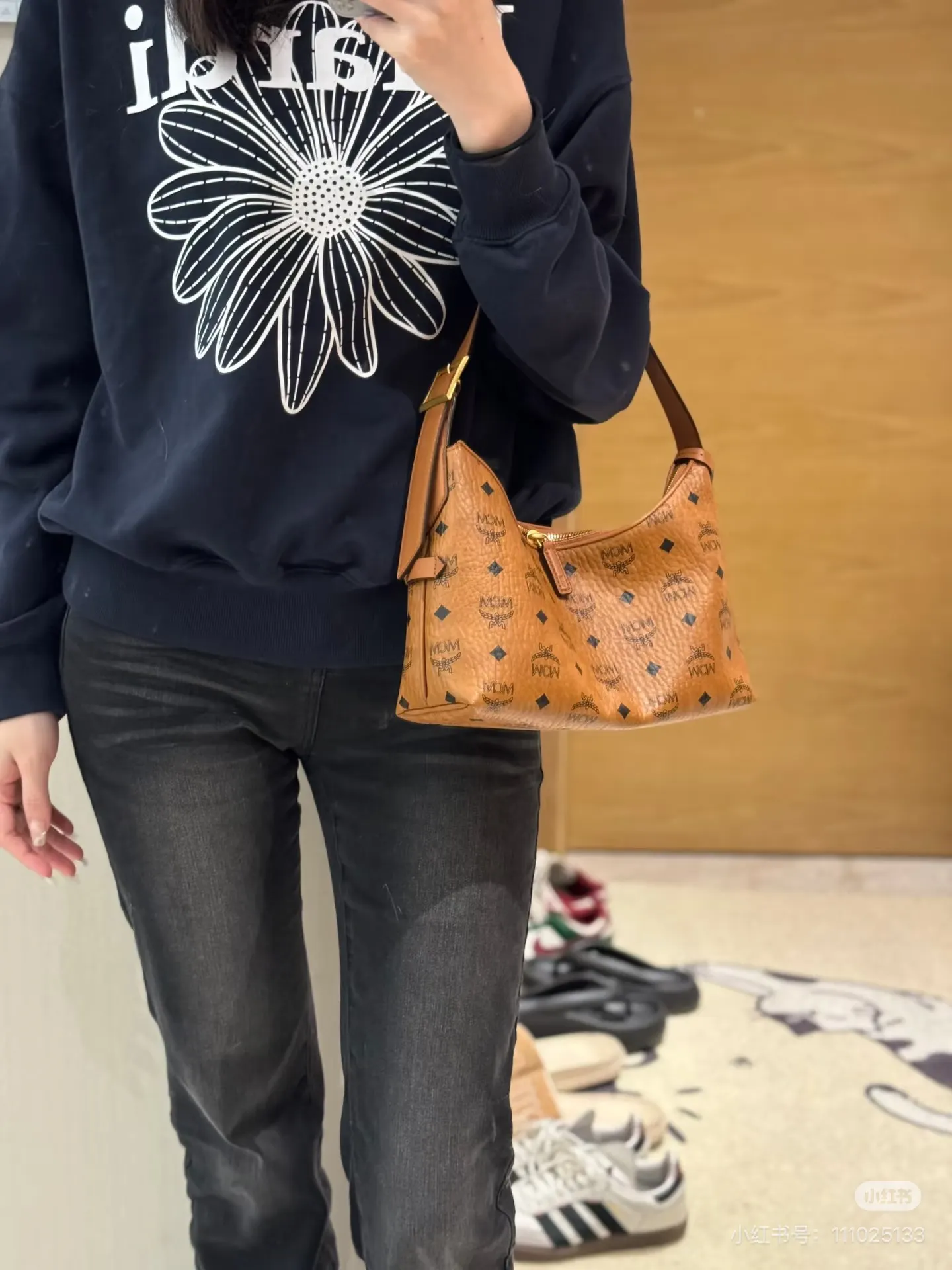 MCM Visetos Hobo Shoulder Bag D27517974 — view 5