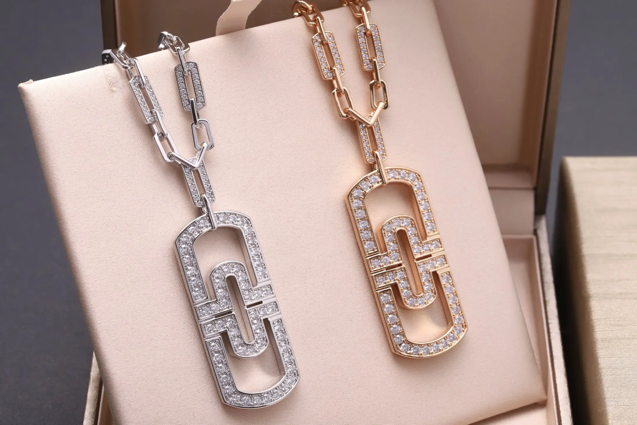 Parentesi Diamond Pendant Necklace (Gold-Plated Brass) D26017147 — view 3