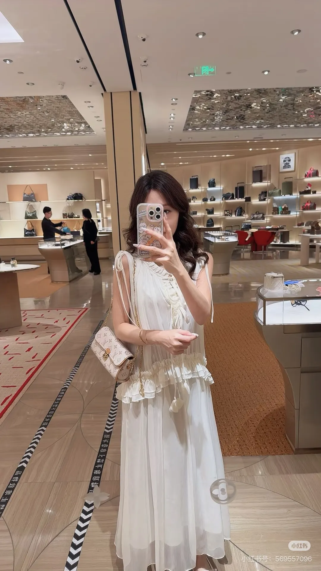 LV Dune Chain Shoulder Bag D30018383