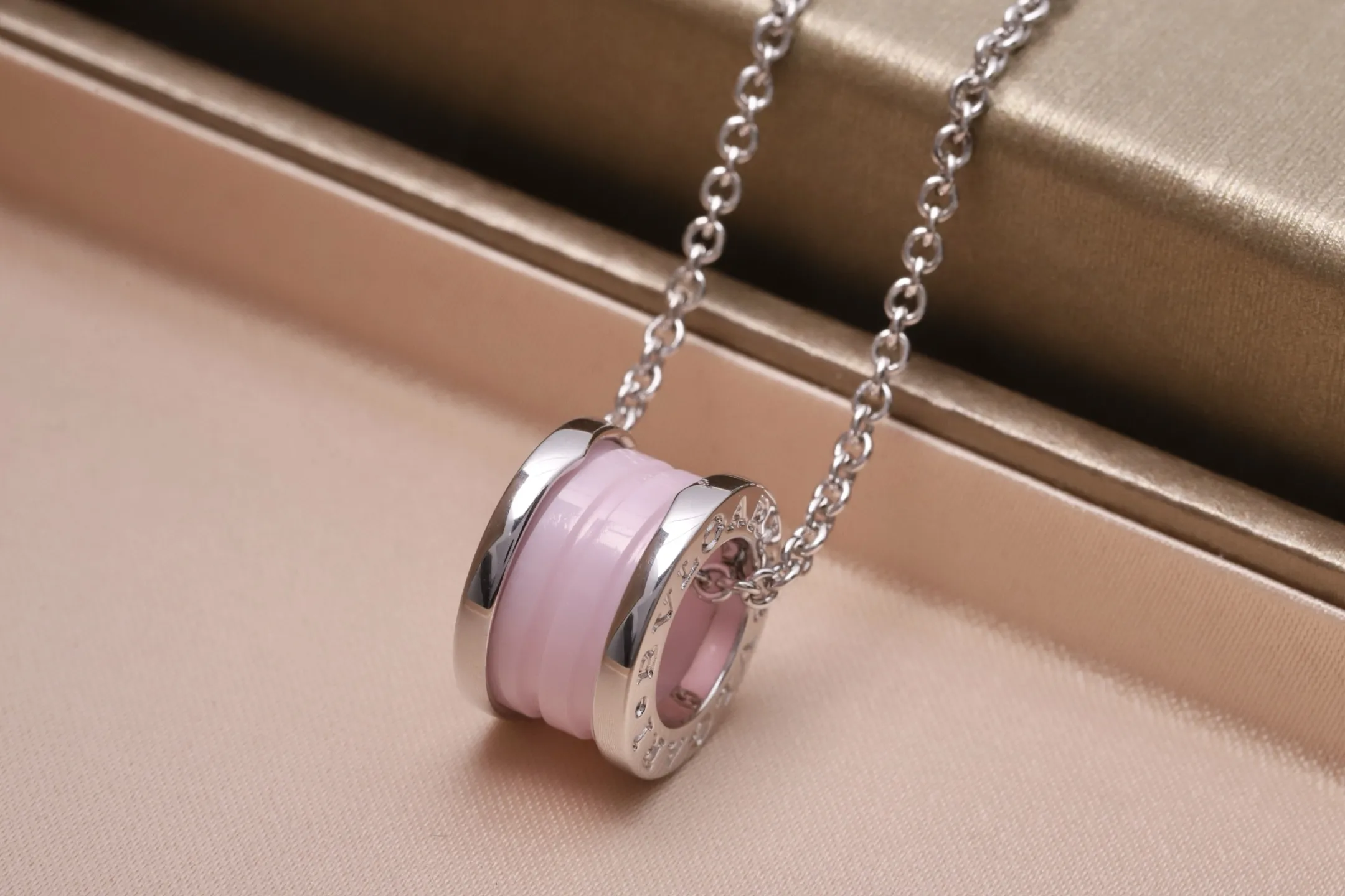 B.zero1 Pink Ceramic Pendant Necklace (Sterling Silver) D28517144 — view 4
